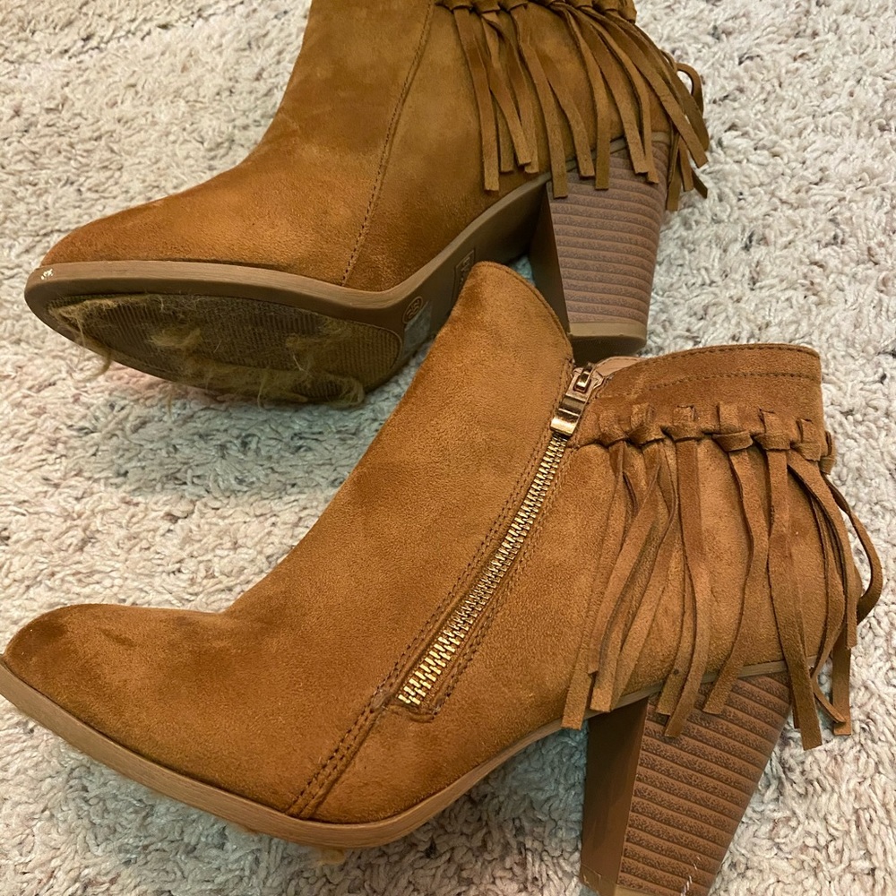 Brown tasseled heeled booties. Sz 8.5